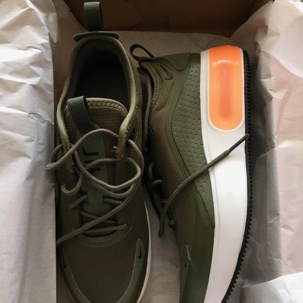 Women Nike Air MAX, Size 7